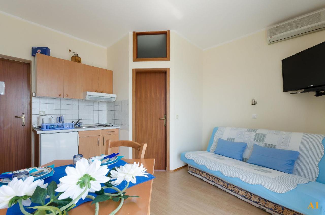 נובי ווינודולסקי Apartments And Room Drazen מראה חיצוני תמונה