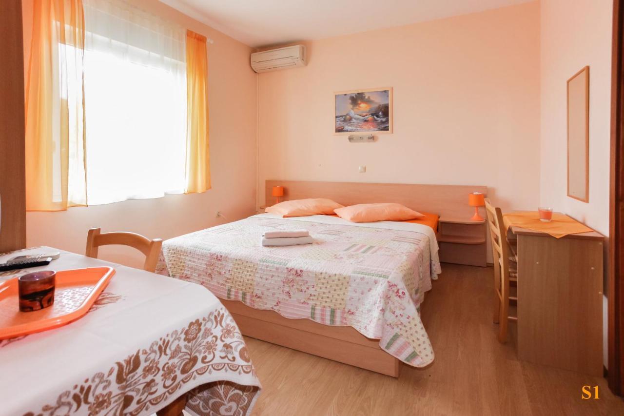 נובי ווינודולסקי Apartments And Room Drazen מראה חיצוני תמונה